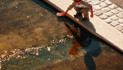 Photo couleur d'un enfant sur les quais de la Guillotière, Lyon